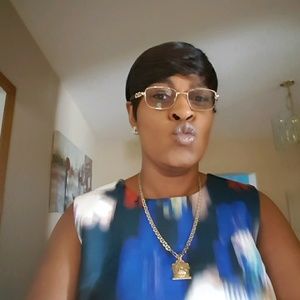 Meet your Posher, Deborah